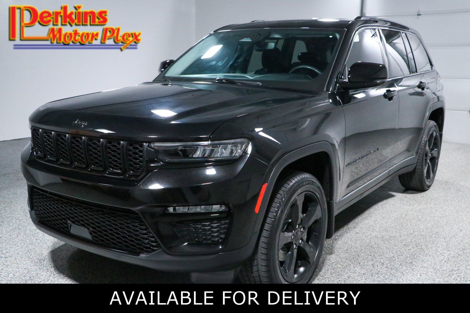 Used 2023 Jeep Grand Cherokee Limited w/ Black Appearance Package AWD/4WD image 1