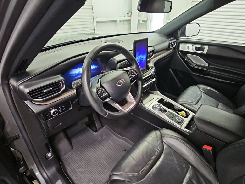 Used 2023 Ford Explorer Platinum w/ Technology Package AWD/4WD image 12