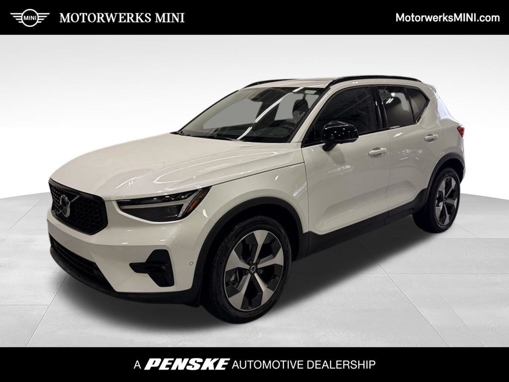 Used 2026 Volvo XC40 B5 Plus AWD/4WD image 1