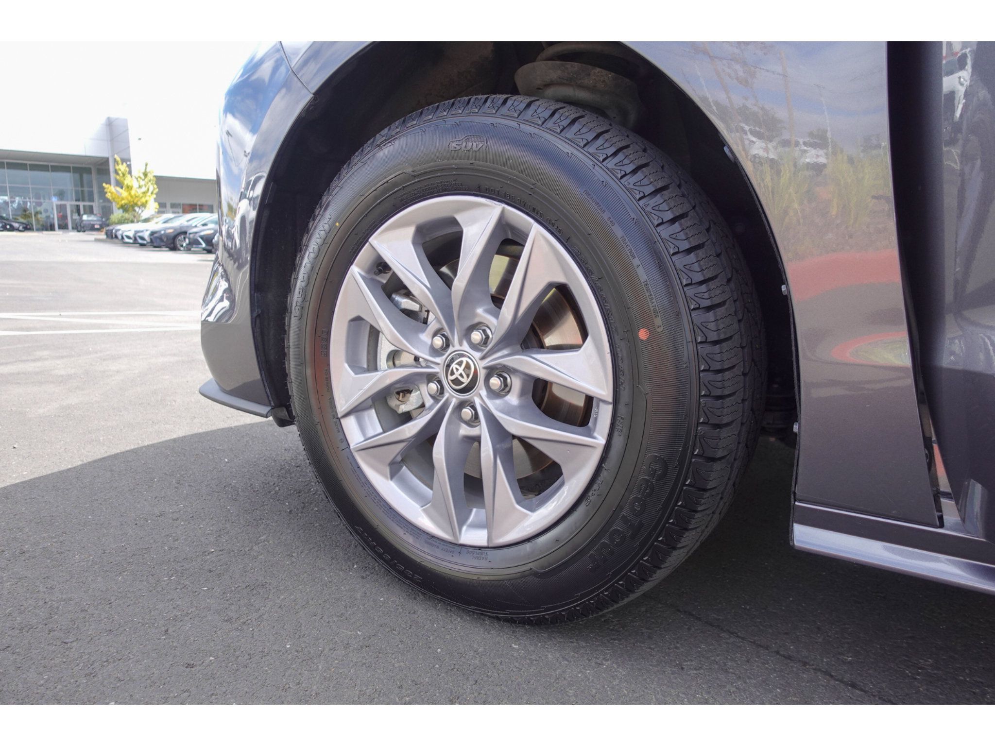 Certified 2025 Toyota Sienna XLE FWD image 29