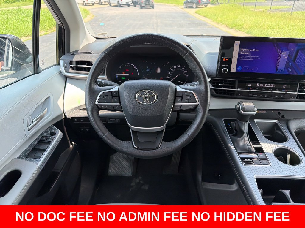 Used 2025 Toyota Sienna XLE FWD image 15