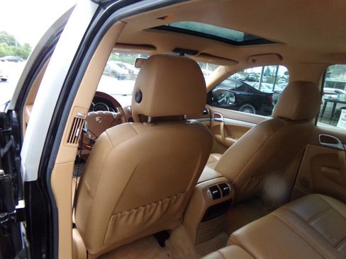 Used 2005 Porsche Cayenne S image 23