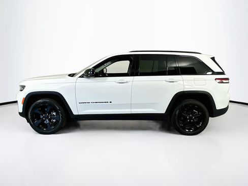 Used 2023 Jeep Grand Cherokee Limited w/ Black Appearance Package RWD image 8