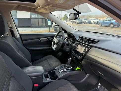 Used 2017 Nissan Rogue SV w/ Sun & Sound Touring Package AWD/4WD image 26