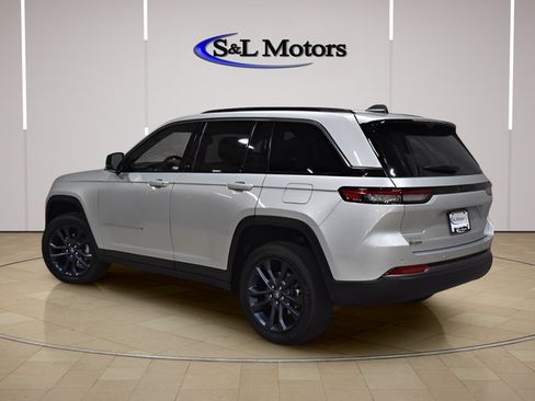 New 2026 Jeep Grand Cherokee Limited AWD/4WD image 3