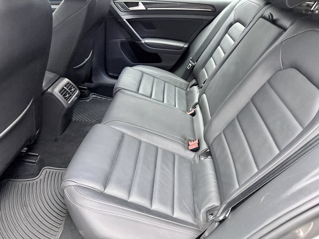 Used 2017 Volkswagen Golf R 4-Door AWD/4WD image 15