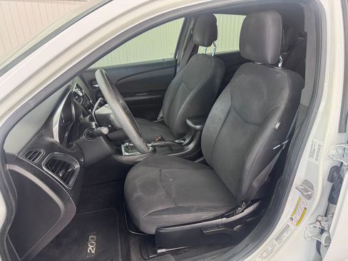 Used 2014 Chrysler 200 LX image 9