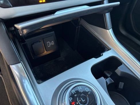 Used 2022 Ford Explorer XLT w/ Equipment Group 202A image 27