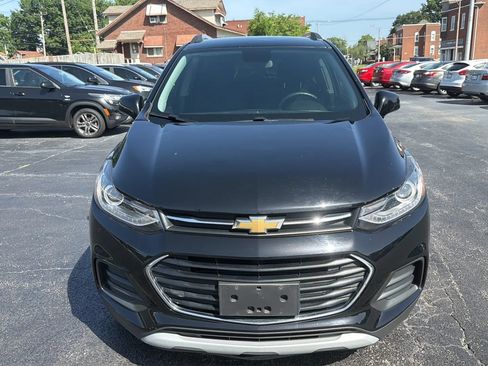 Used 2020 Chevrolet Trax LT FWD image 2
