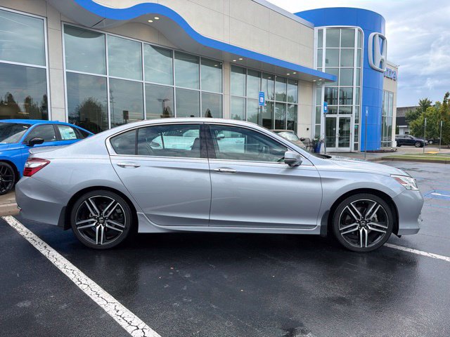 Certified 2017 Honda Accord Touring image 5
