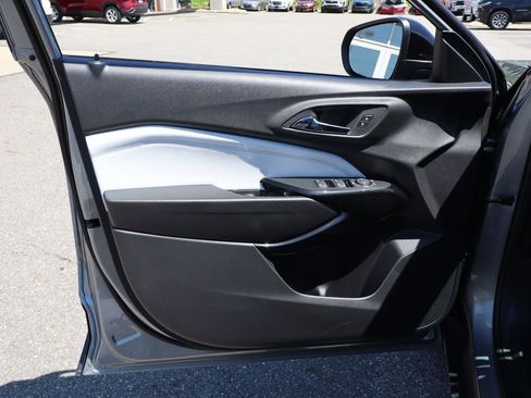 New 2026 Chevrolet Trax LT w/ Sunroof Package FWD image 8