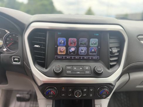 Used 2017 GMC Acadia SLT image 13