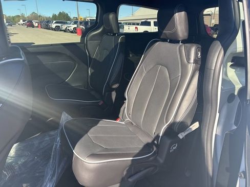 New 2026 Chrysler Pacifica Limited w/ S Appearance Package image 12
