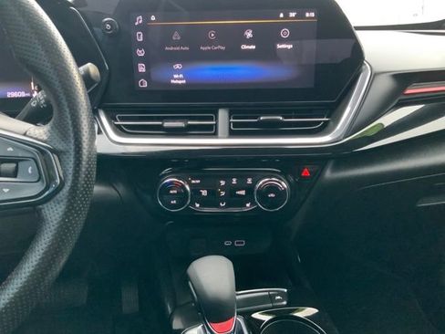 Used 2024 Chevrolet Trax RS w/ Sunroof Package image 23