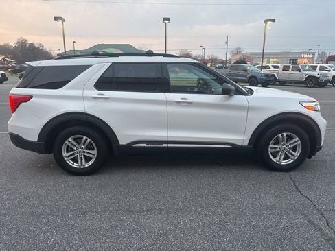 Used 2022 Ford Explorer XLT w/ Equipment Group 202A image 6