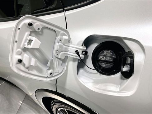 Used 2025 Toyota Prius XLE image 43