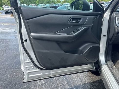 Used 2024 Nissan Rogue S AWD/4WD image 13