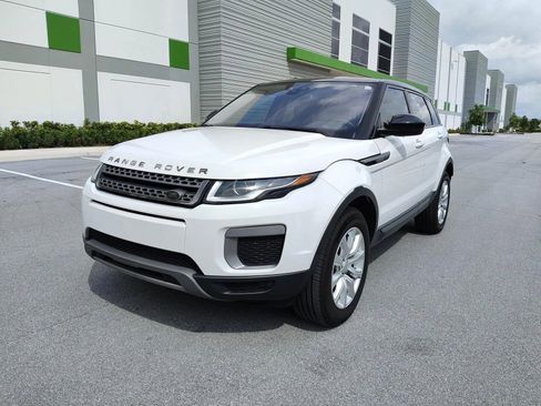 Used 2017 Land Rover Range Rover Evoque SE image 2