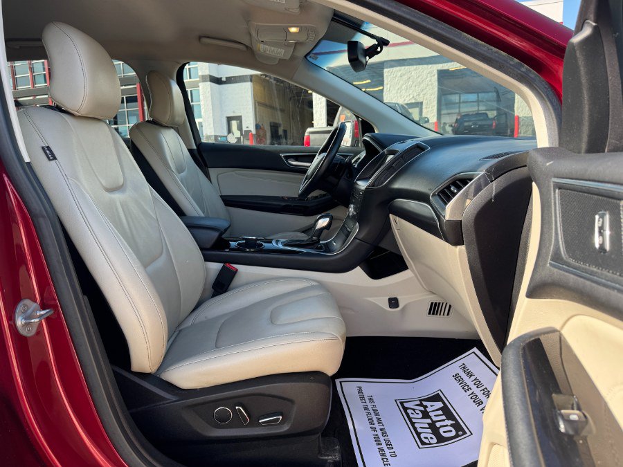 Used 2018 Ford Edge Titanium w/ Technology Package FWD image 19