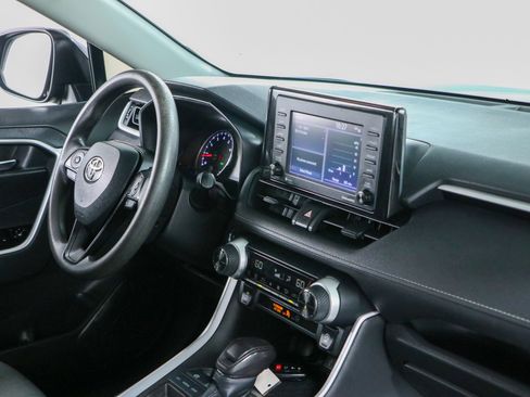 Used 2021 Toyota RAV4 XLE w/ Convenience Package FWD image 26