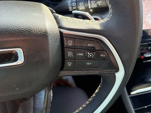 Used 2024 Jeep Grand Cherokee L Limited w/ Luxury Tech Group II image 11