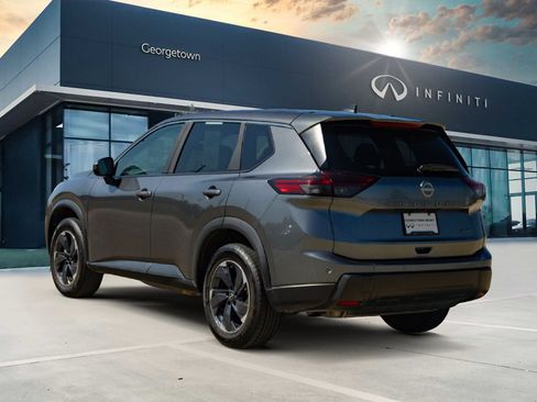 Used 2024 Nissan Rogue SV FWD image 6