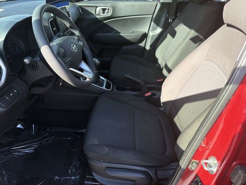 Used 2020 Hyundai Venue SE image 18