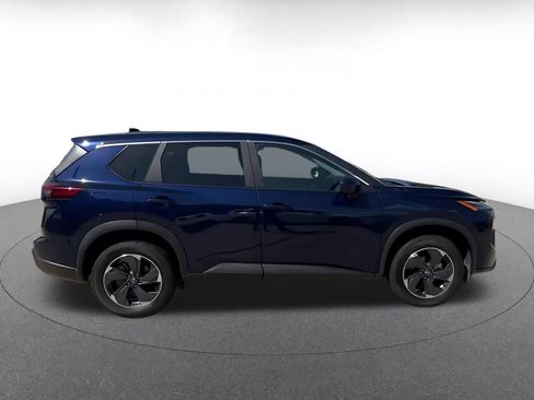 Used 2025 Nissan Rogue SV FWD image 16