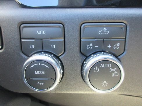 New 2026 GMC Sierra 1500 SLE w/ Max Trailering Package AWD/4WD image 16