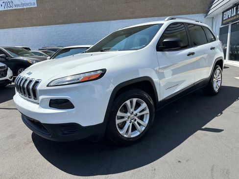 Used 2015 Jeep Cherokee Sport image 6