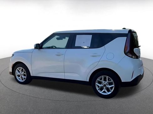 Used 2025 Kia Soul LX w/ LX Technology Package FWD image 10