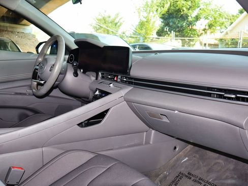 Used 2023 Hyundai Elantra SEL w/ Convenience Package FWD image 19