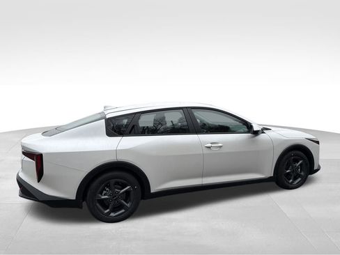 New 2025 Kia K4 LXS image 6