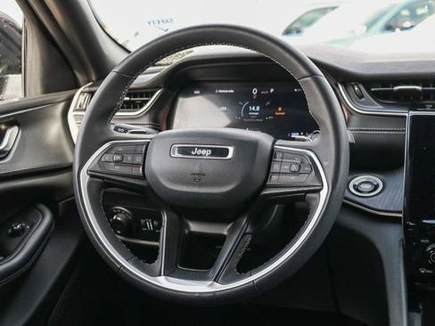 Used 2023 Jeep Grand Cherokee L Laredo image 17