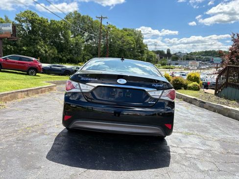 Used 2014 Hyundai Sonata Limited w/ Panoramic Sunroof Package 02 FWD image 6