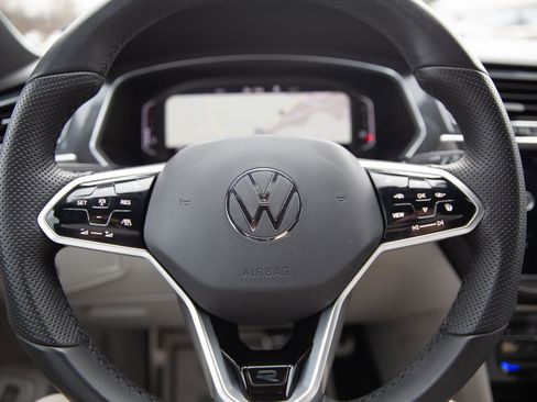 Used 2022 Volkswagen Tiguan SEL R-Line image 11