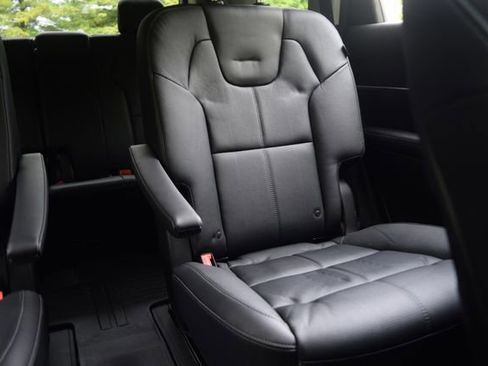 Used 2024 Kia Telluride EX w/ EX Captain's Chair Package AWD/4WD image 31