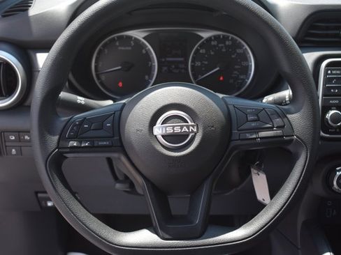 Used 2025 Nissan Versa S FWD image 17