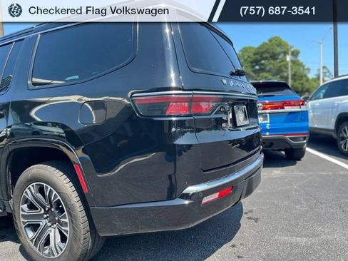 Used 2024 Jeep Wagoneer Series II w/ Flexible Seating Group AWD/4WD image 9