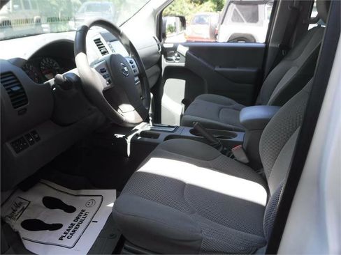 Used 2019 Nissan Frontier SV image 7