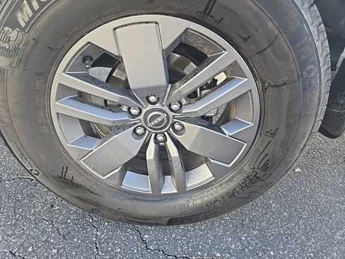 Used 2025 Nissan Frontier SV w/ SV Convenience Package image 38