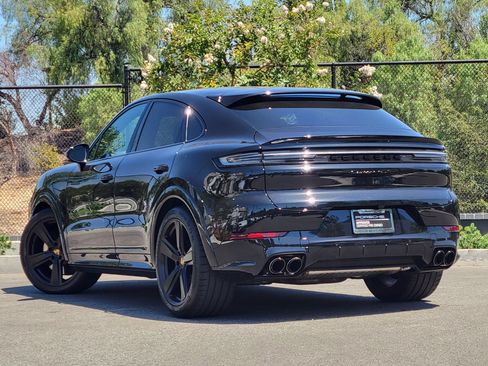 Certified 2025 Porsche Cayenne GTS AWD/4WD image 3