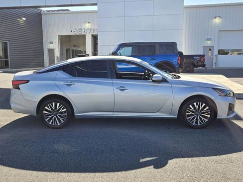 Used 2023 Nissan Altima 2.5 SV AWD/4WD image 4