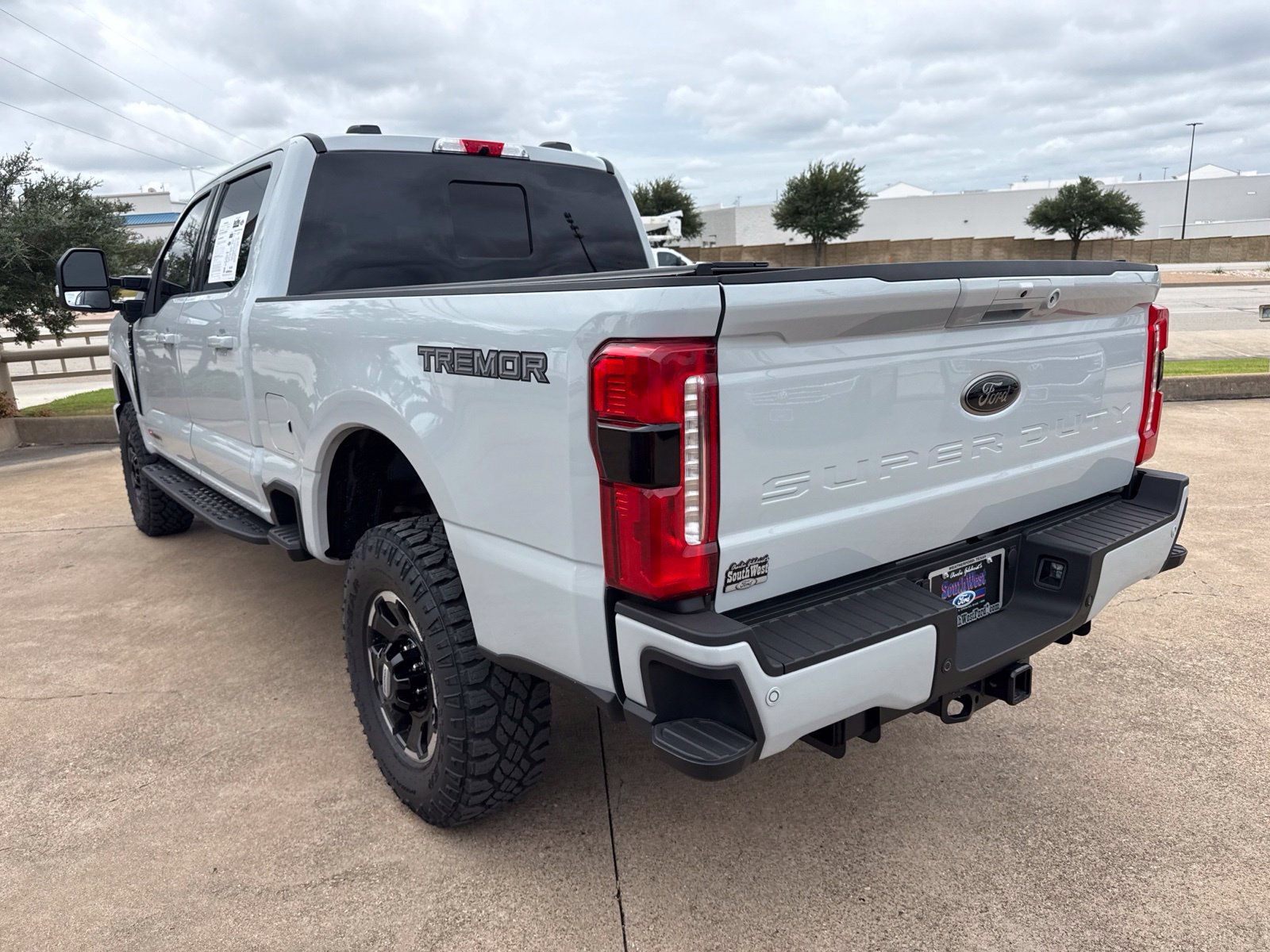 Used 2026 Ford F250 Lariat w/ Tremor Off-Road Package AWD/4WD image 5