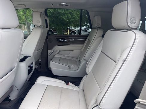 Used 2022 GMC Yukon Denali AWD/4WD image 3