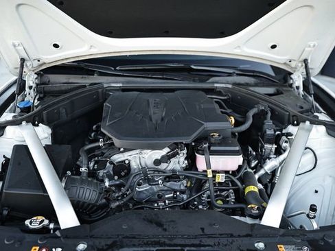 Used 2025 Genesis G70 2.5T image 28