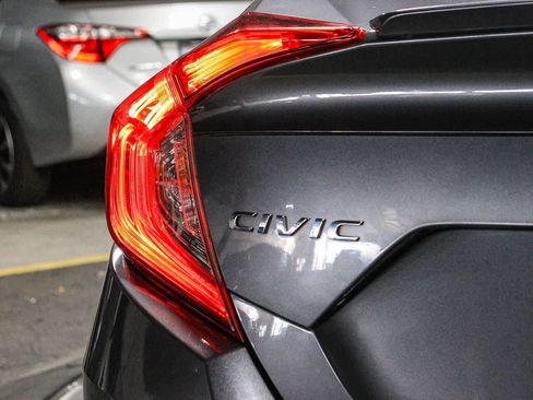 Used 2016 Honda Civic Touring image 11
