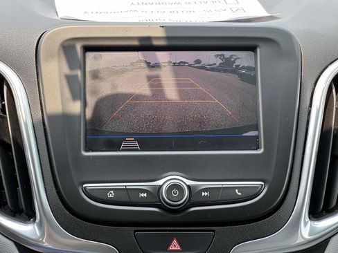 Used 2021 Chevrolet Equinox LS w/ LS Convenience Package FWD image 17
