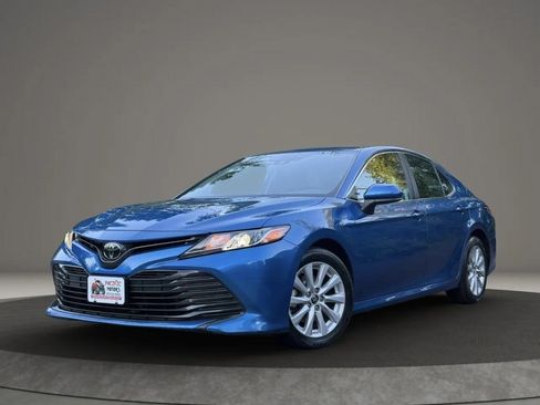 Used 2019 Toyota Camry LE FWD image 2