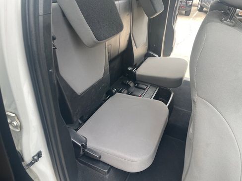 Used 2020 Toyota Tacoma SR image 10